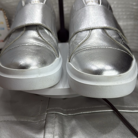 (H) Cole Haan GrandPro Rally Velcro
Sneaker size: Women's 9B - Picture 8 of 16